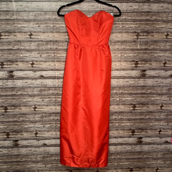 Vintage Dresses & Skirts - Vintage Sweetheart Cut Strapless Gown